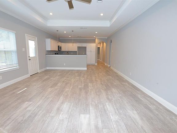 4th image of 219 Finley St