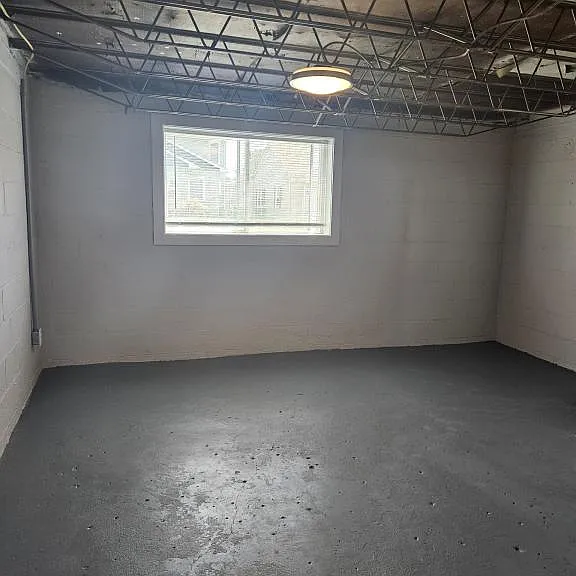 967 E Maple St — Photo 23