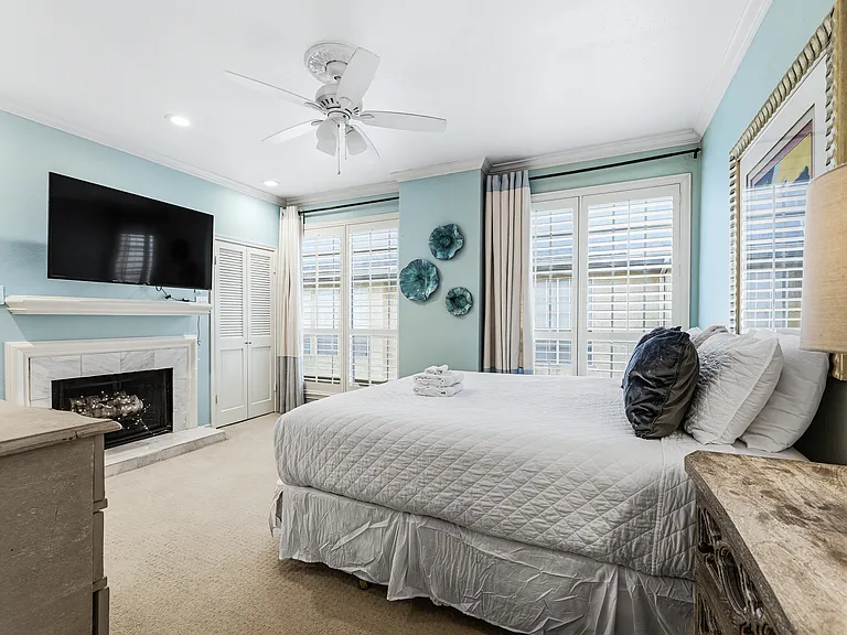 4517 Holland Ave #107 — Photo 15