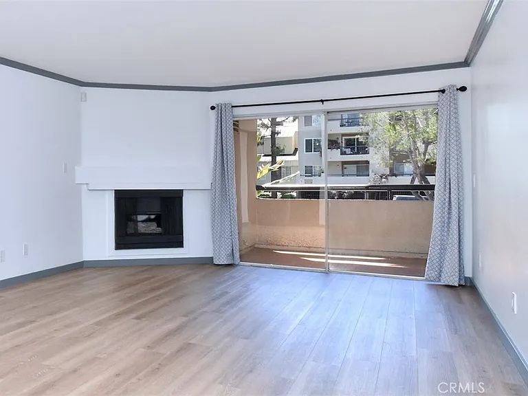 21500 Burbank Blvd #112 — Photo 10