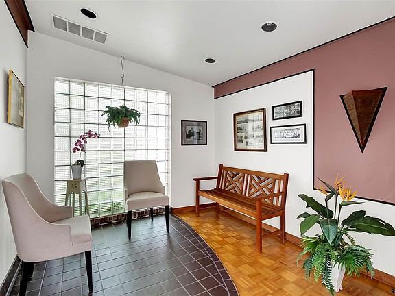 4th image of 50 N Pine St
