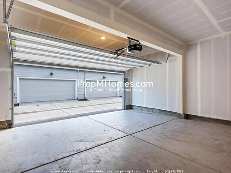 884 N 18th Ave — Photo 17