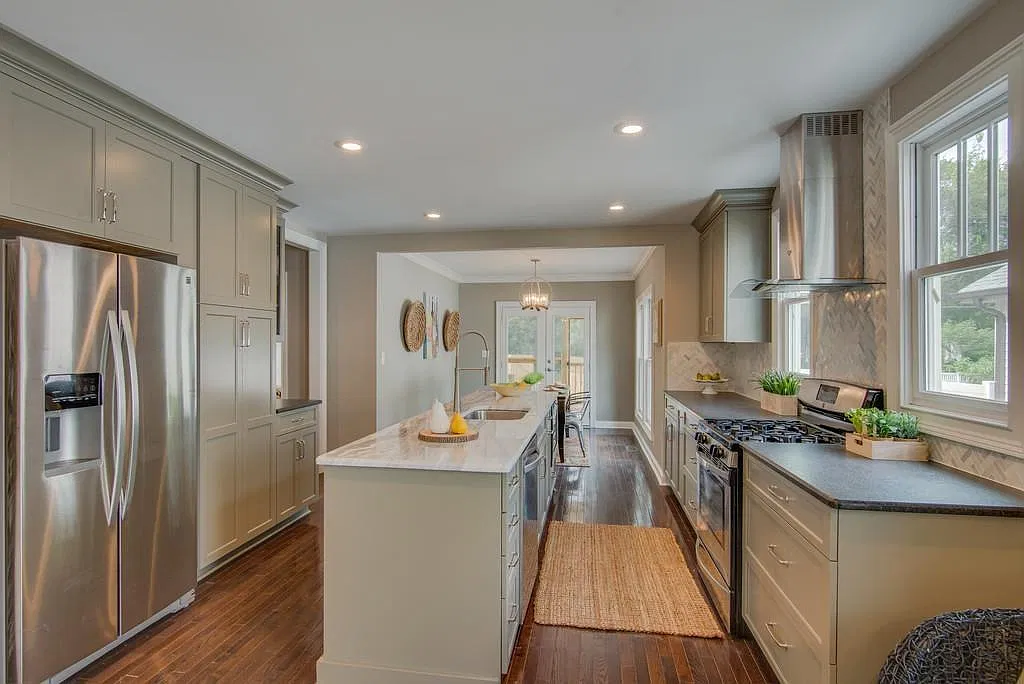 1602 Douglas Avenue — Photo 4