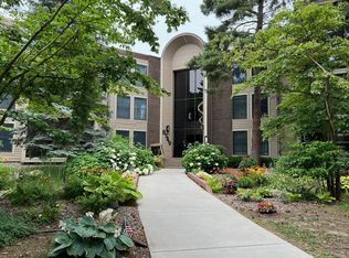 8549 Irwin Rd APT 332, Bloomington, MN 55437