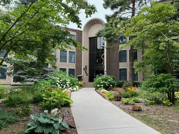 8549 Irwin Rd APT 332, Bloomington, MN 55437