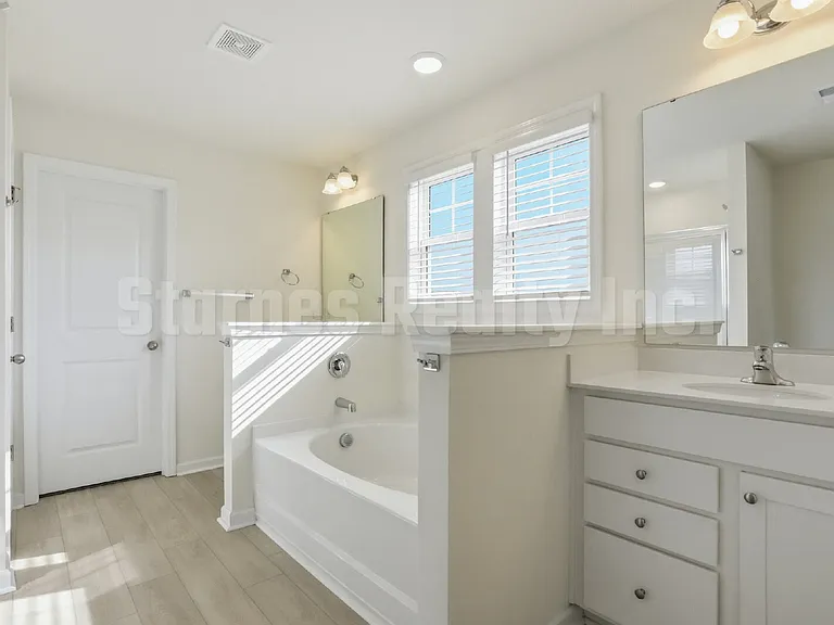 808 Pullman Loop — Photo 30