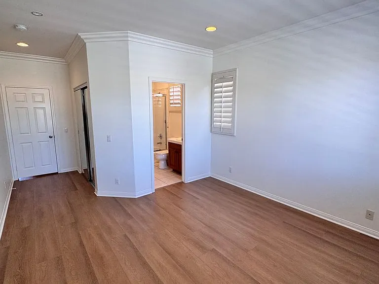 326 Manila Ave — Photo 29