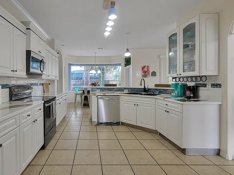 36 Pinetree Dr — Photo 57