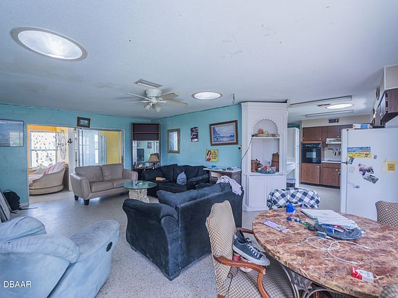 5th image of 3936 Oriole Ave