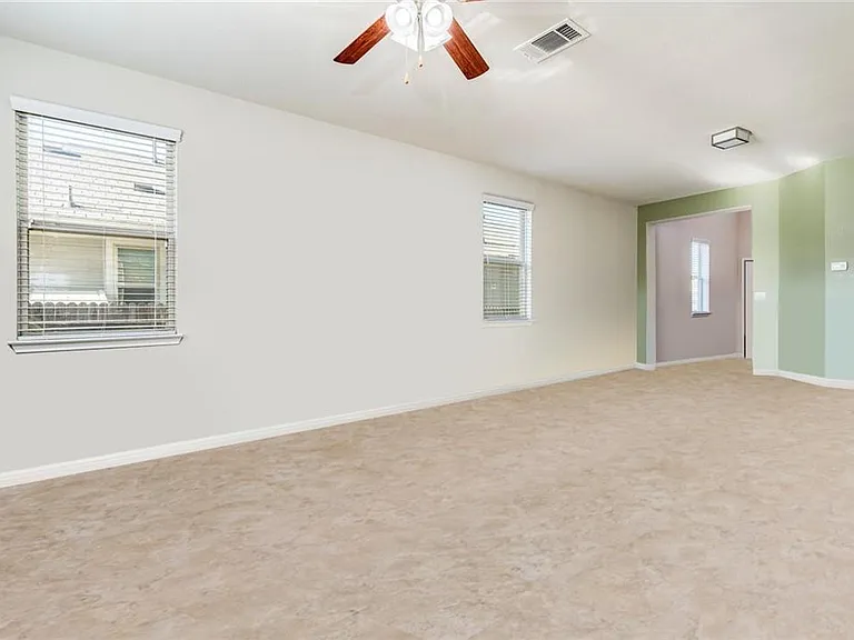 162 Eagle Brook Ln — Photo 8