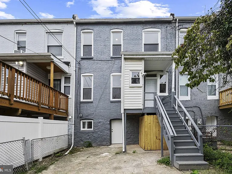 3030 Windsor Ave — Photo 13