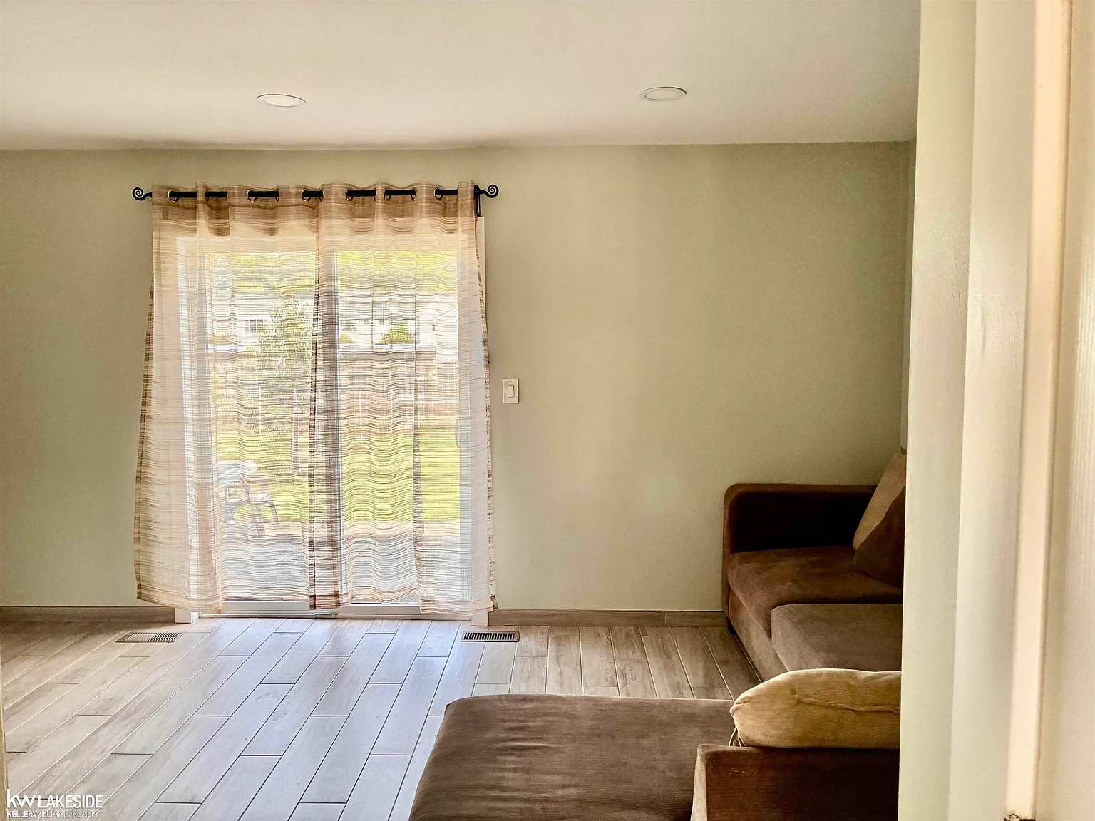 3 bed, 1.5 bath, 1540 sqft, $1,500 — Photo 2
