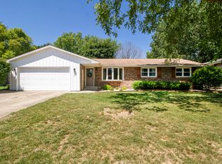 871 Bunker Hill Dr, Bourbonnais, IL 60914