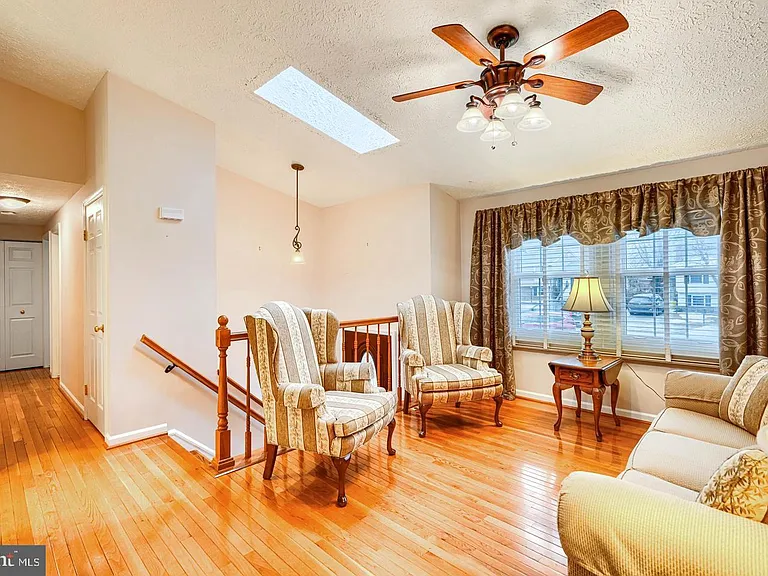 8908 Golden Tree Ln — Photo 5