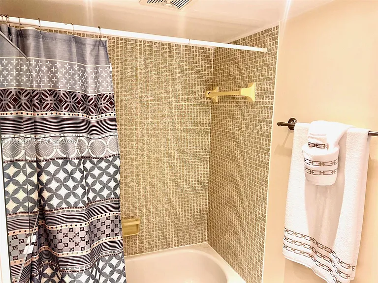 2841 Somerset Dr #215 — Photo 26