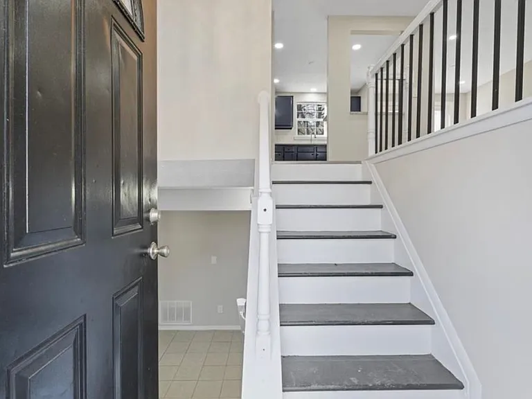 5268 Kinsdale Ln — Photo 3