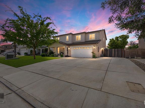 2nd image of 10815 Grand Prairie Dr
