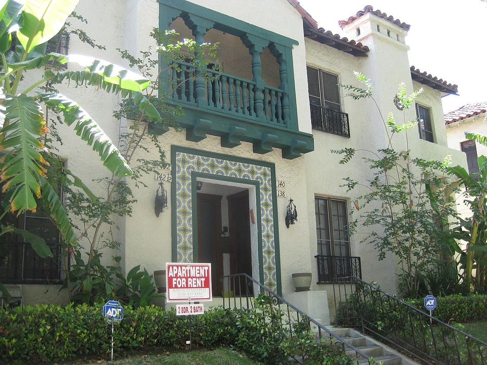 1st image of 142 N Sycamore Ave #1/2