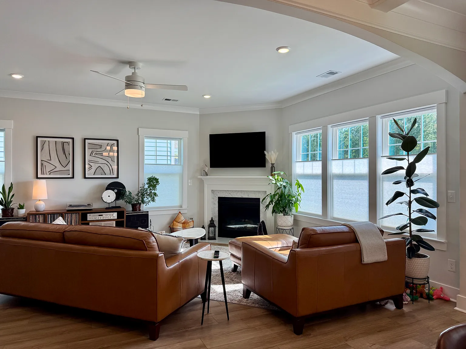 4 bed, 3.5 bath, 3307 sqft, $3,550 — Photo 3