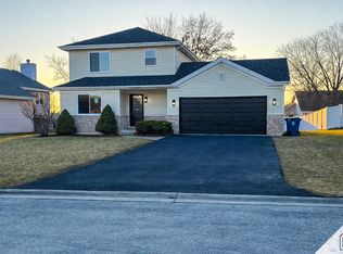 864 Berkshire Pl, Crete, IL 60417