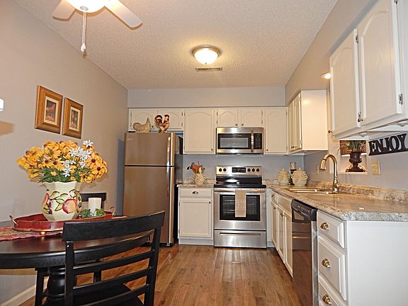 5th image of 523 Wakebridge Blvd