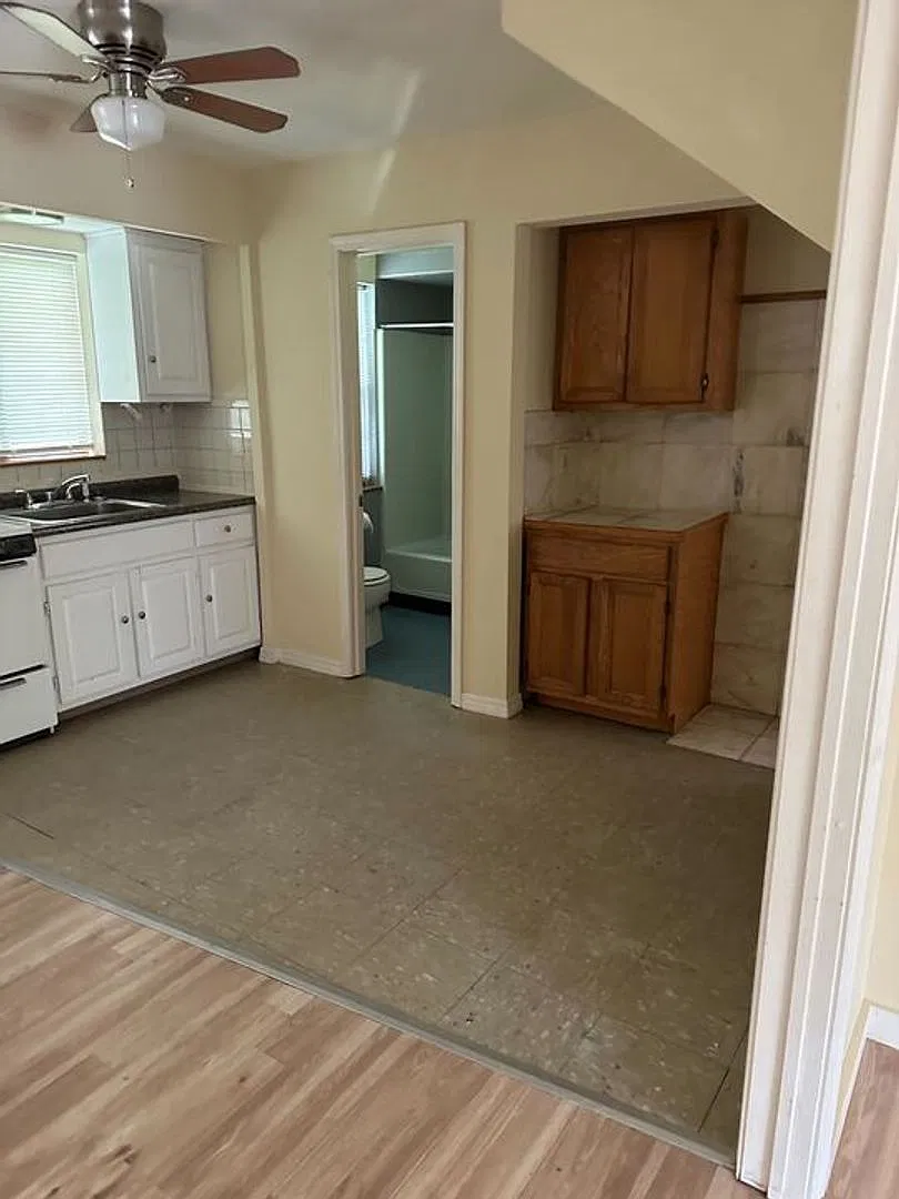Large 1br in Townhome with Garage and Deck(Heat Included) — Photo 2