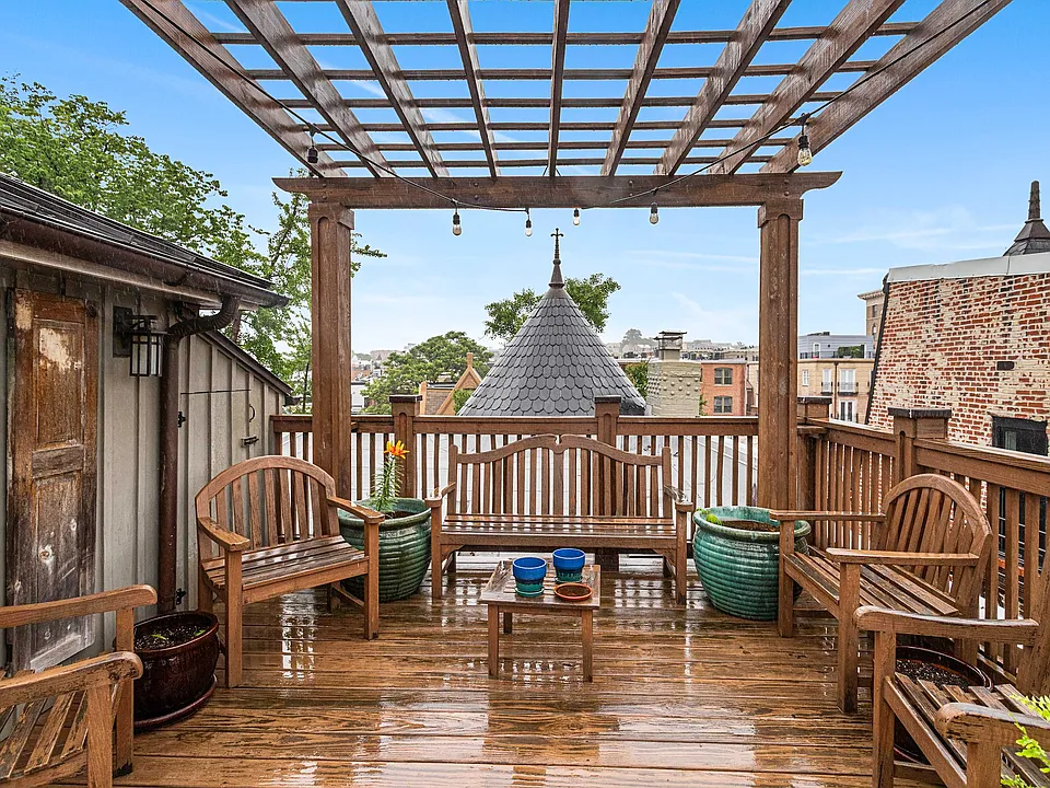 1706 Swann St NW #2