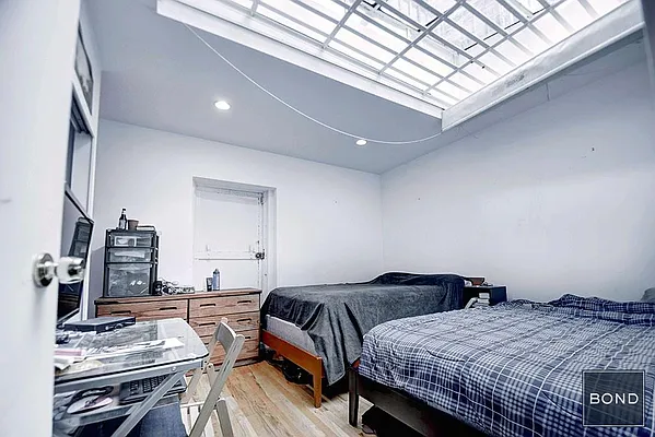 Rented by Bond New York | media 64