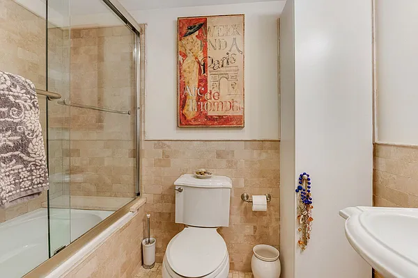 Rented by Twyford Real Estate | media 35