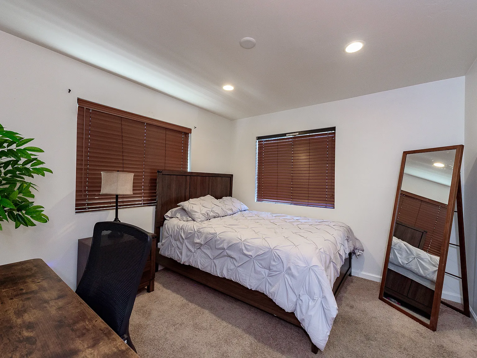3 bed, 3.5 bath, 1460 sqft, $5,500 — Photo 2