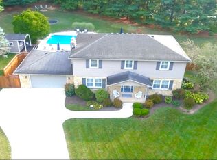 11511 Dona Dr, Carmel, IN 46033