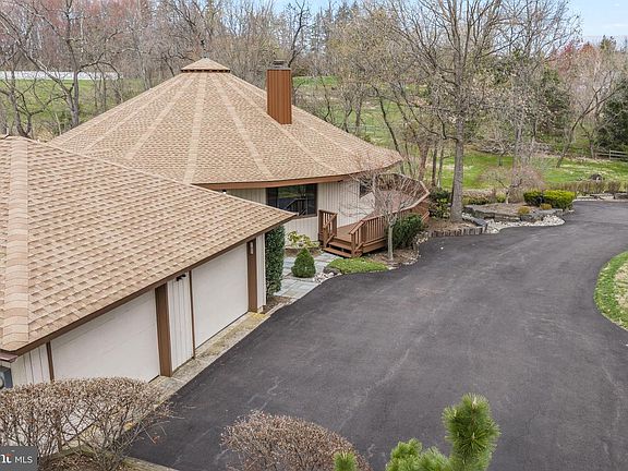 3rd image of 2119 S Sugan Rd