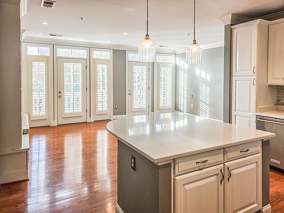 3rd image of 1023 N Royal St Unit 302