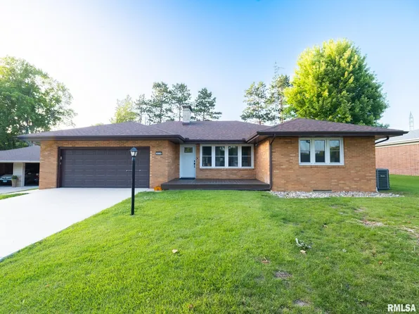 375 N Sycamore Ter, Canton, IL 61520