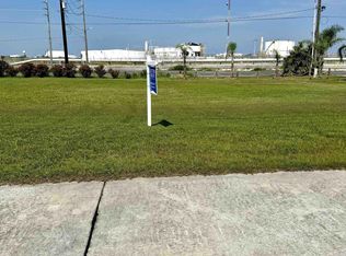 8000 Angela Ln, Grand Isle, LA 70358