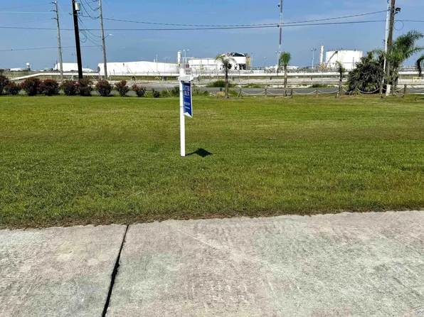 8000 Angela Ln, Grand Isle, LA 70358