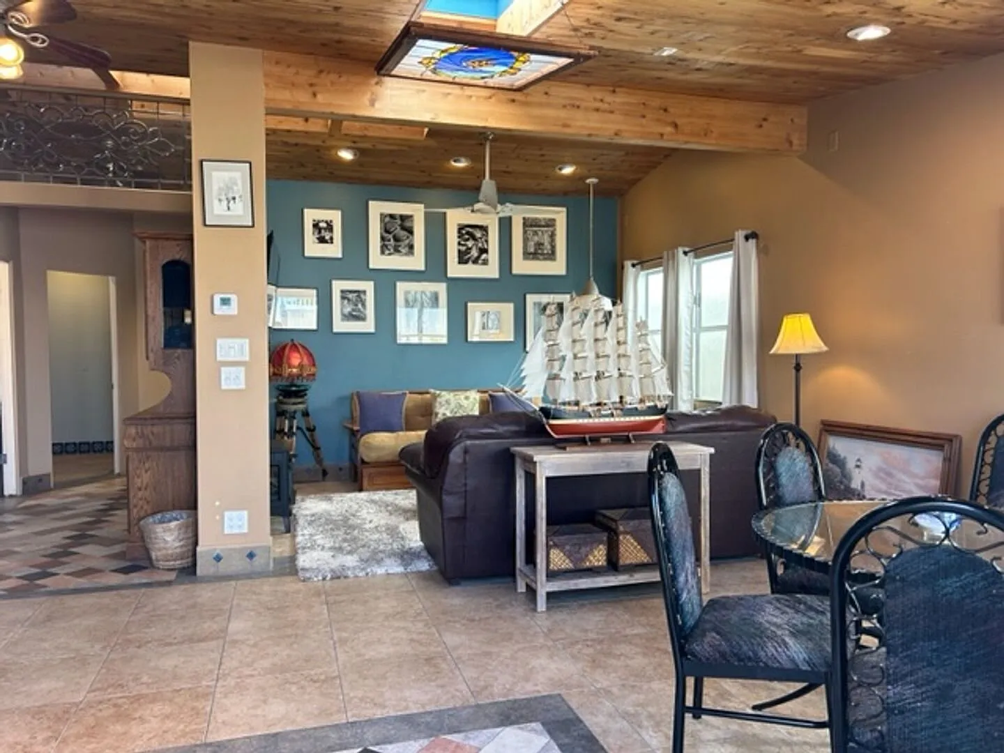 2 Bedroom + 1 Bathroom Bungalow | Sunsets And Sand | Hollywood Beach | Furnished — Photo 3