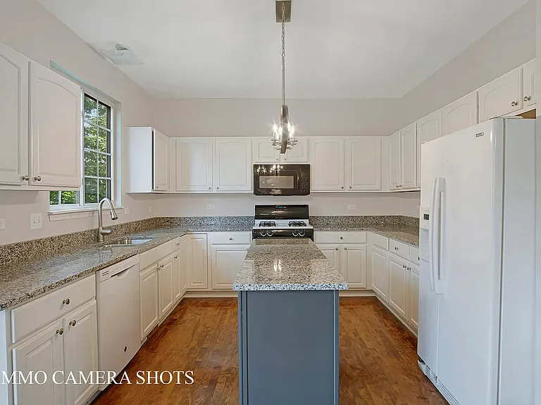 546 Declaration Ln — Photo 12