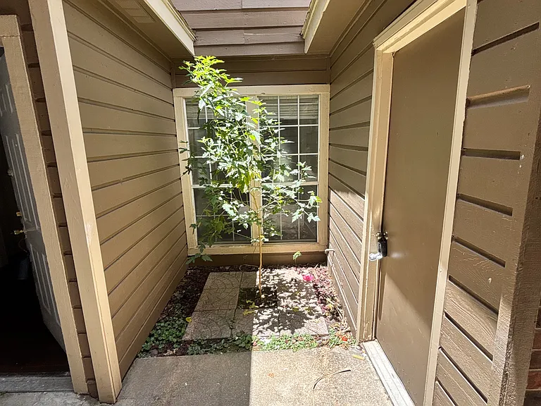804 Saint Andrews Ct — Photo 17