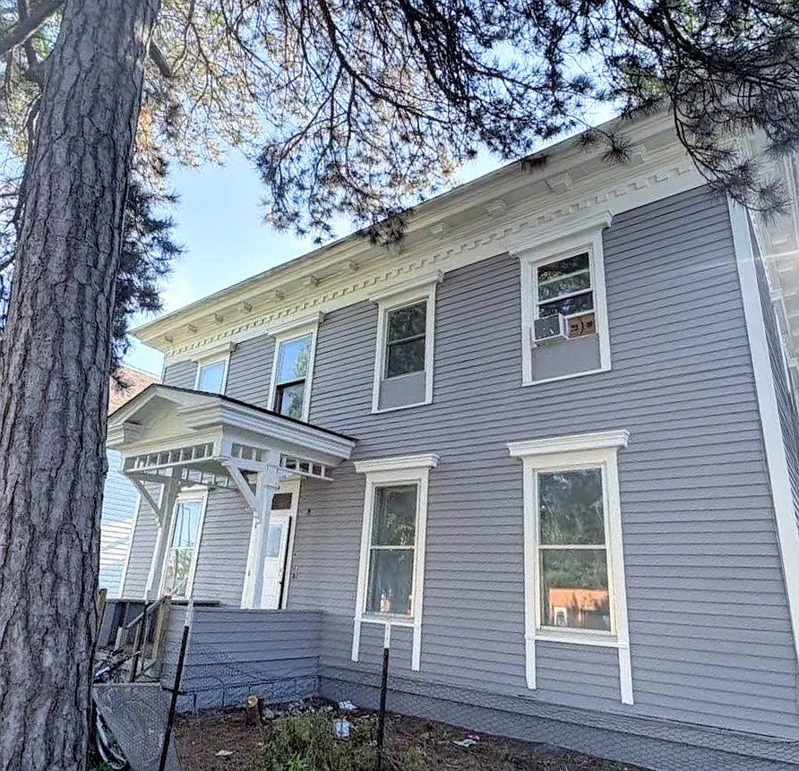 2 bed, 995 sqft, $1,350 — Photo 1