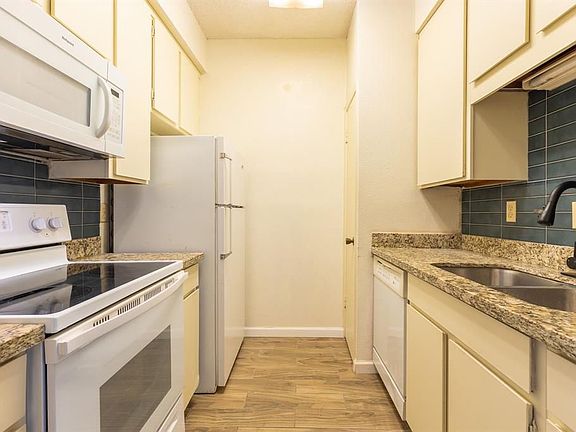 3rd image of 10047 Westpark Dr APT 91