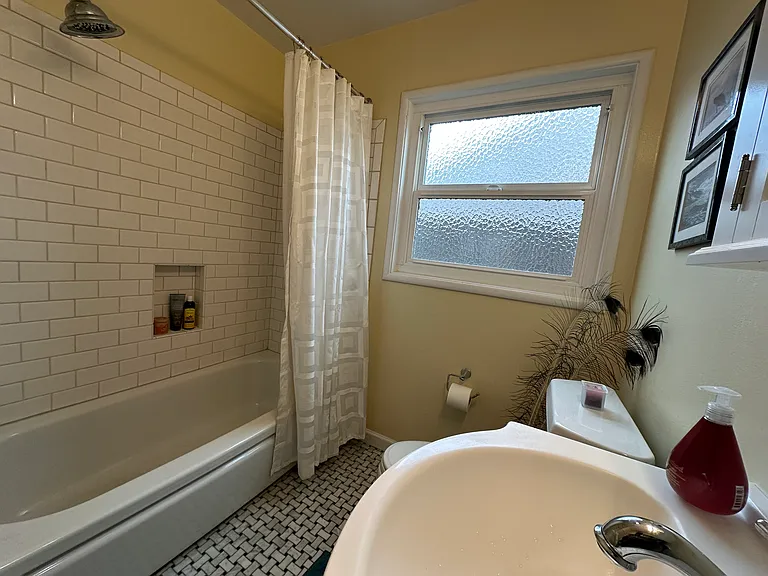 Bathroom shower & tub