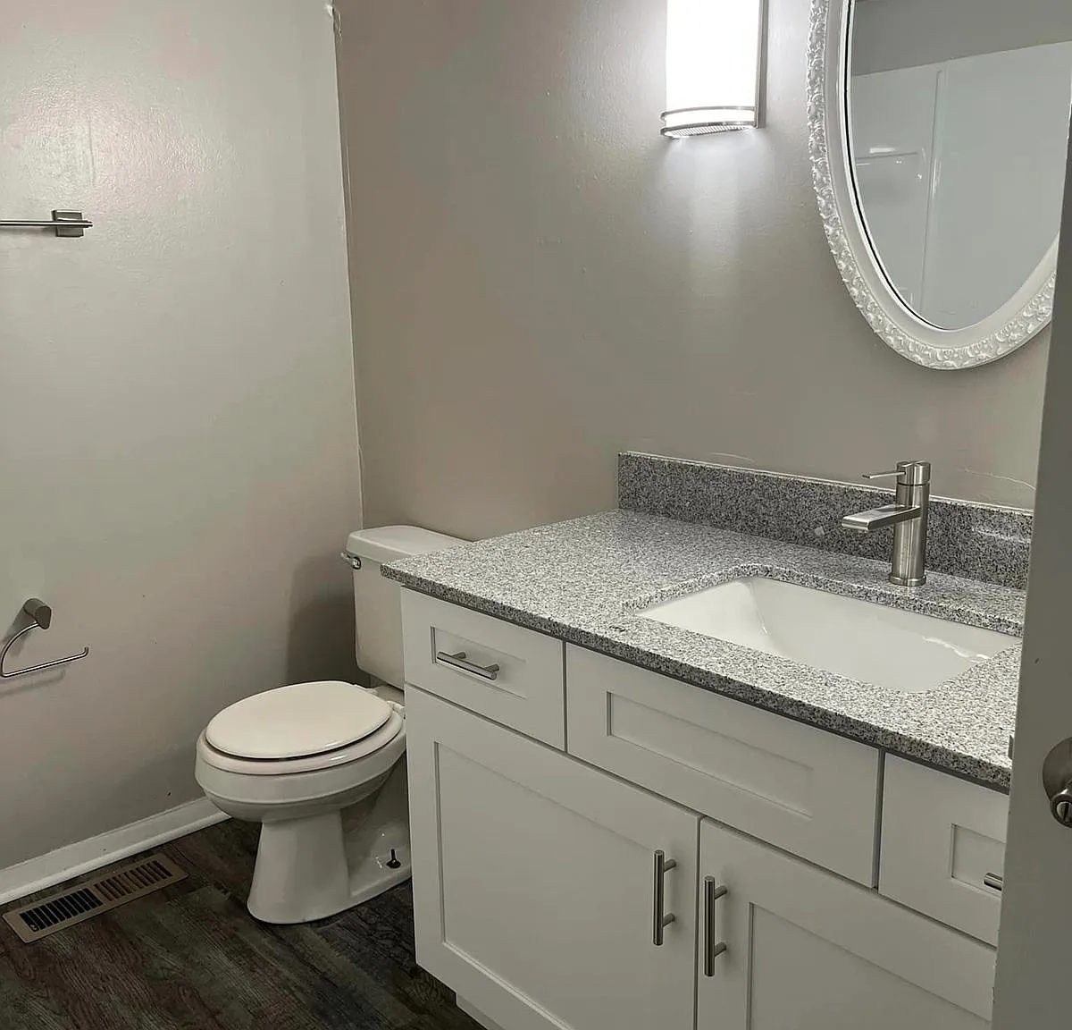 Black Hawk Apartments — Photo 3