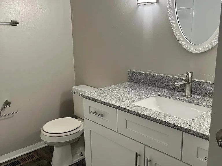 Black Hawk Apartments — Photo 3