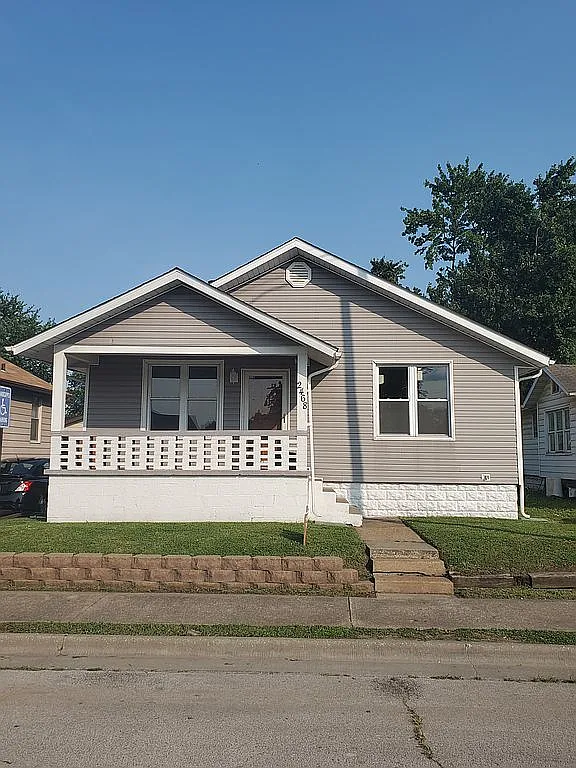 2468 Center St photo 1