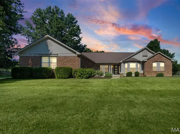 4313 Woodfield Pl, Belleville, IL 62226