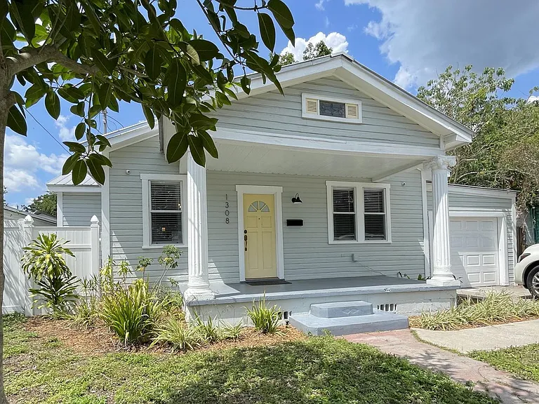 1308 E Chelsea St — Photo 1