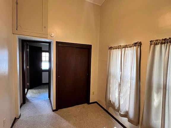 3rd image of 617 E 3rd St