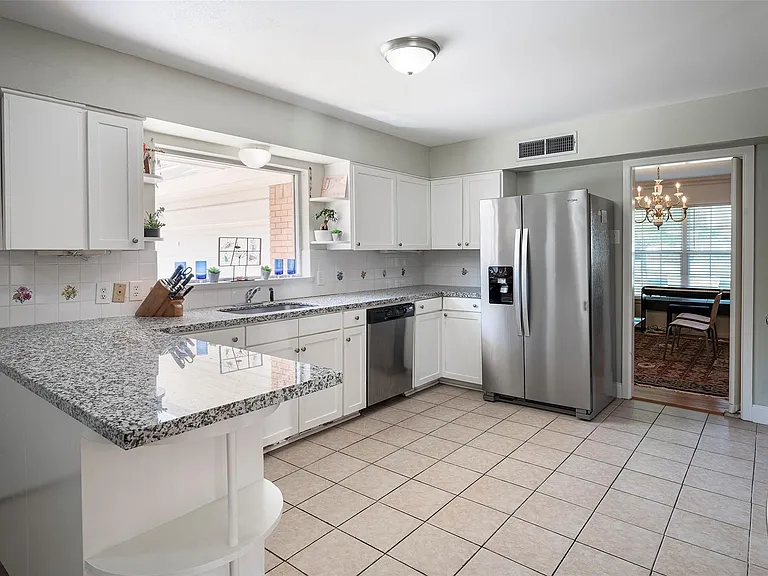 6814 Pemberton Dr — Photo 8