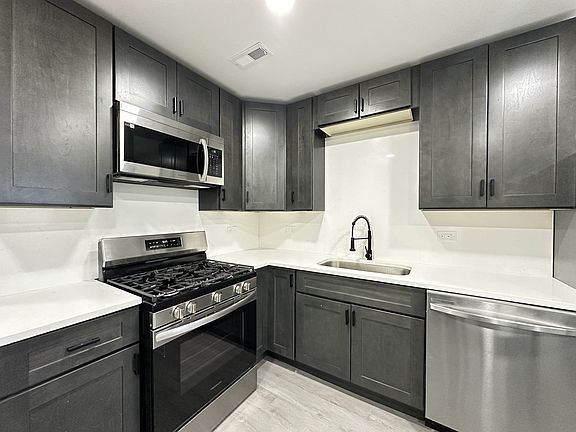 2nd image of 1937 W Grand Ave #L04m